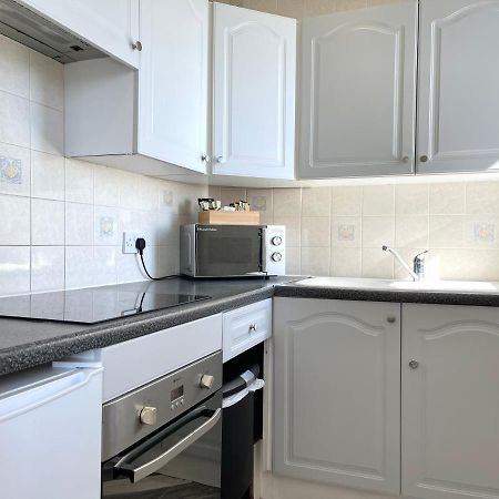 Sea View Family Stay By Beach Gym & Parking بورنماوث المظهر الخارجي الصورة