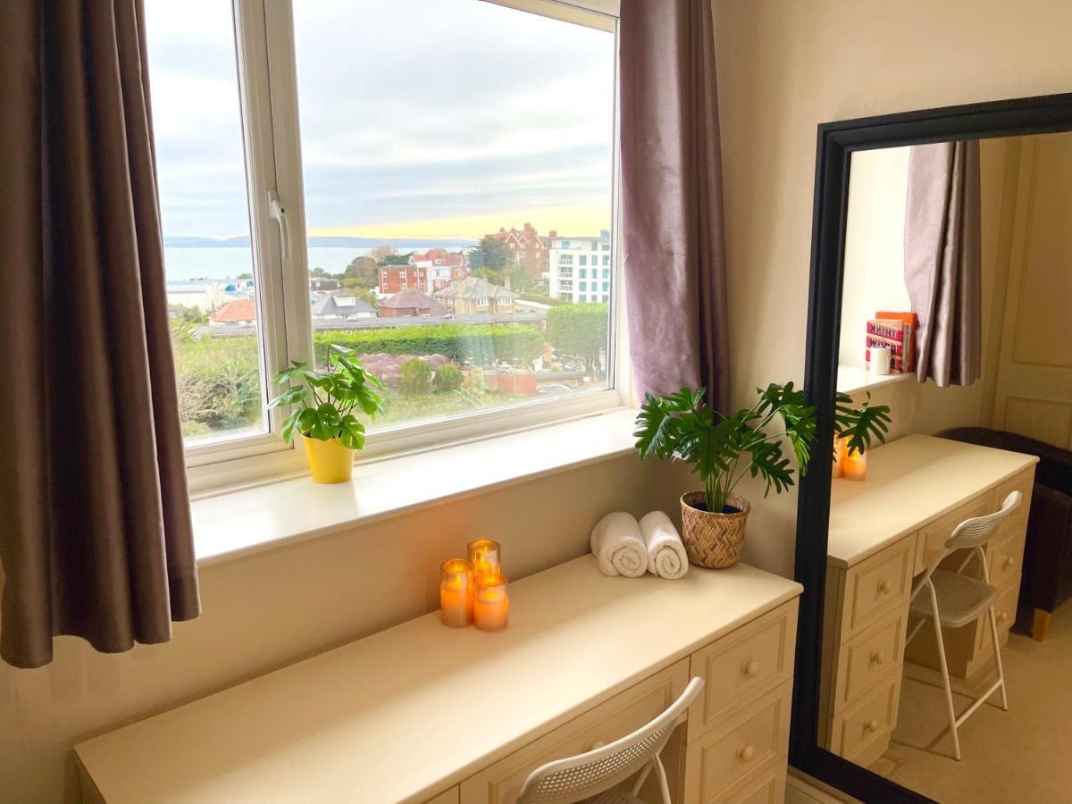 Sea View Family Stay By Beach Gym & Parking بورنماوث المظهر الخارجي الصورة