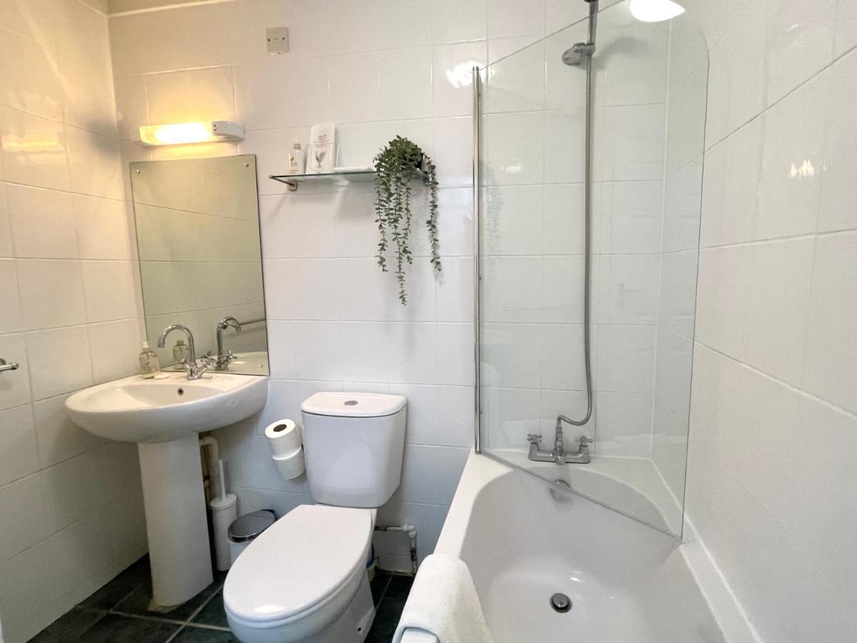 Sea View Family Stay By Beach Gym & Parking بورنماوث المظهر الخارجي الصورة