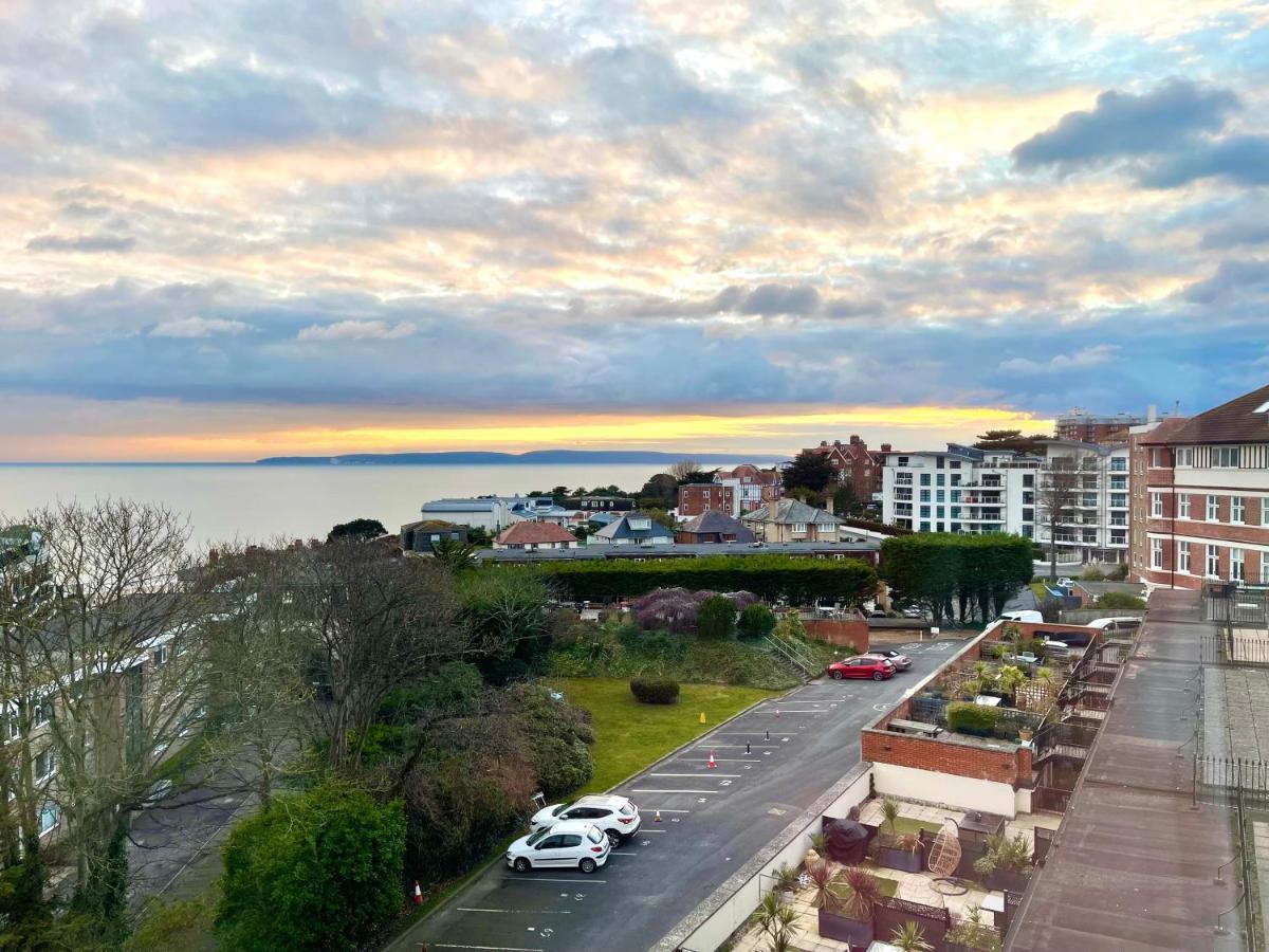 Sea View Family Stay By Beach Gym & Parking بورنماوث المظهر الخارجي الصورة