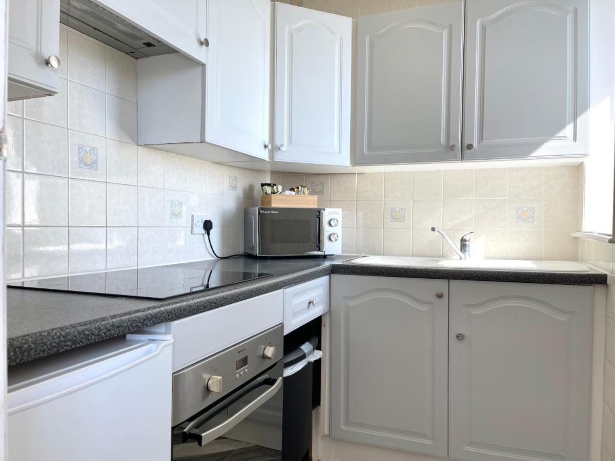 Sea View Family Stay By Beach Gym & Parking بورنماوث المظهر الخارجي الصورة