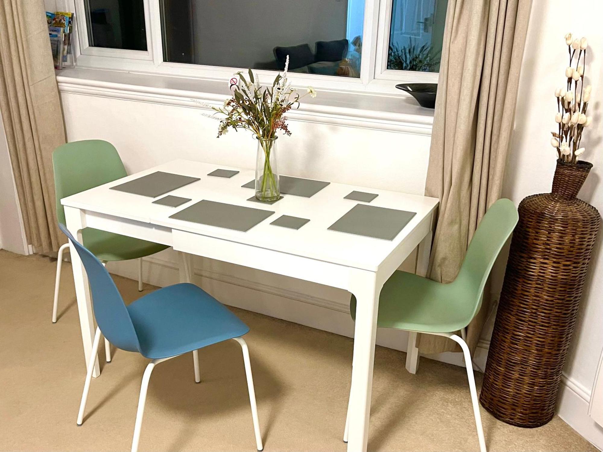 Sea View Family Stay By Beach Gym & Parking بورنماوث المظهر الخارجي الصورة